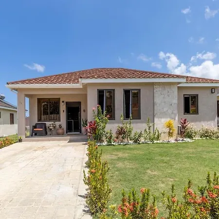 Sun Shine Luxury Villas 2 Bedroom Pool & Gym Ocho Rios St Ann