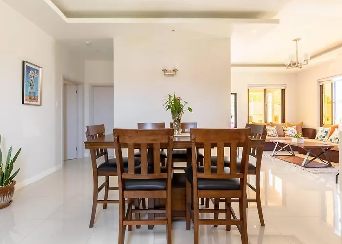 Sun Shine Luxury 2 Bedroom Pool & Gym St Ann *