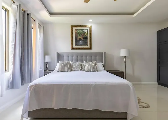 Sun Shine Luxury 2 Bedroom Pool & Gym St Ann * Ocho Rios
