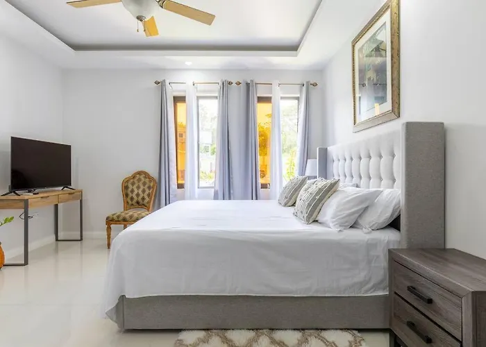 Sun Shine Luxury 2 Bedroom Pool & Gym St Ann * Ocho Rios