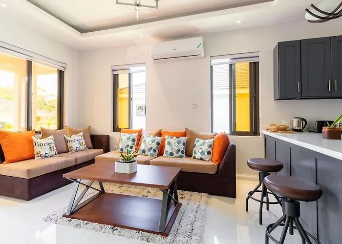 Sun Shine Luxury 2 Bedroom Pool & Gym St Ann Villa