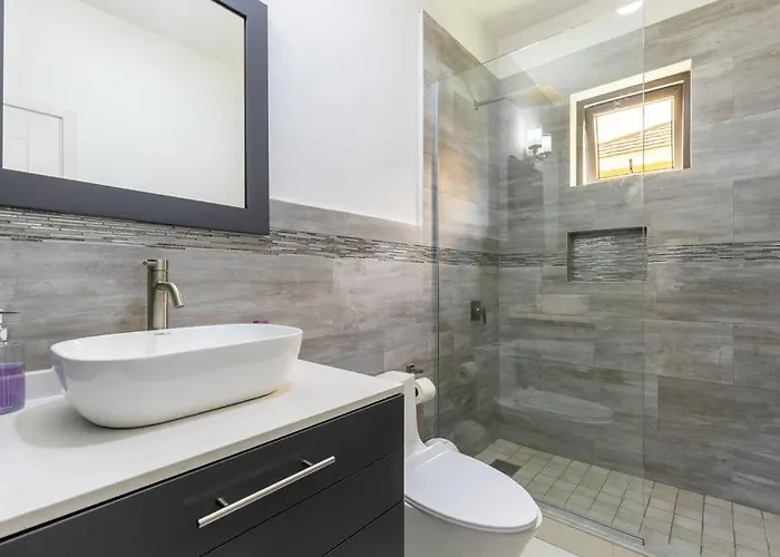 Villa Sun Shine Luxury 2 Bedroom Pool & Gym St Ann *