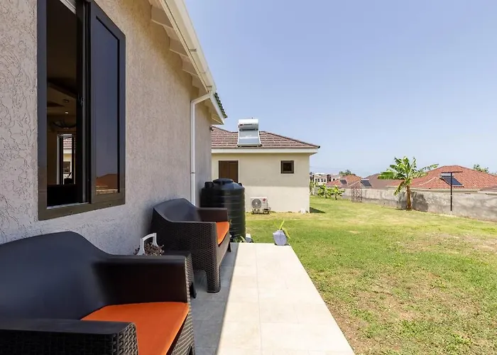 Sun Shine Luxury 2 Bedroom Pool & Gym St Ann *